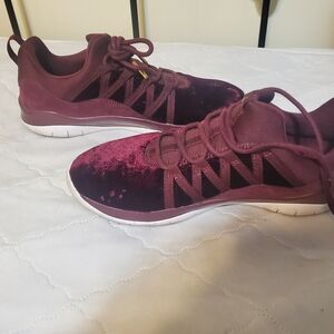 Jordan Women's Sneakers in Burgundy and White